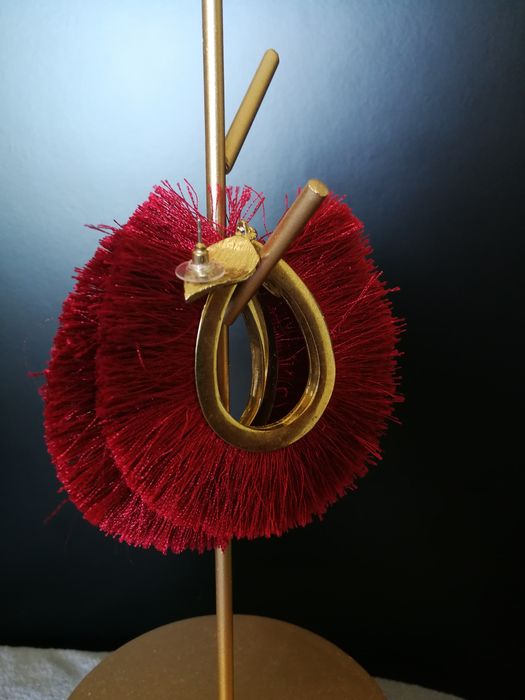 Brincos grandes bordô