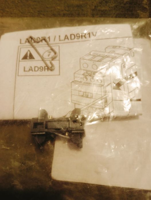 Комплект механической блокировки  LAD9V2  Schneider Electric