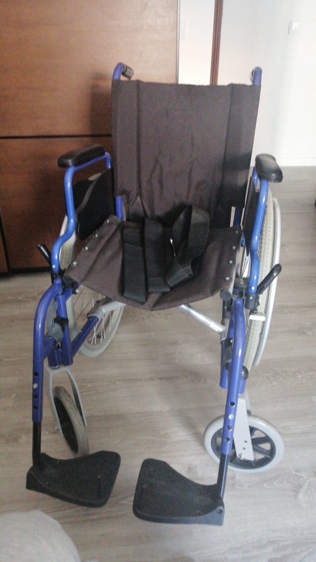 Cadeira de rodas com almofada