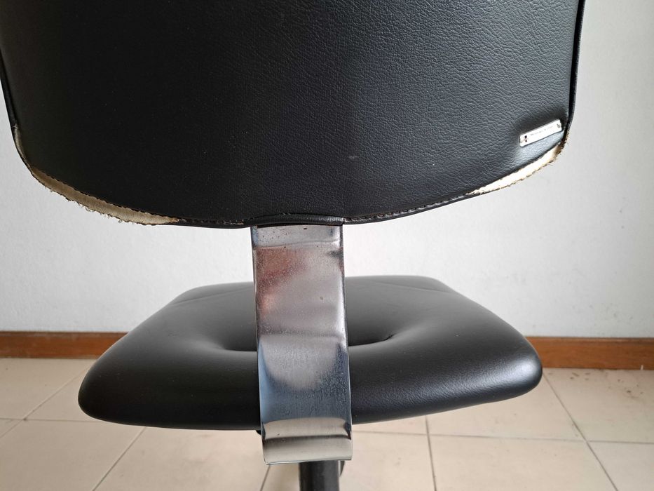 Cadeira escritório vintage usada couro