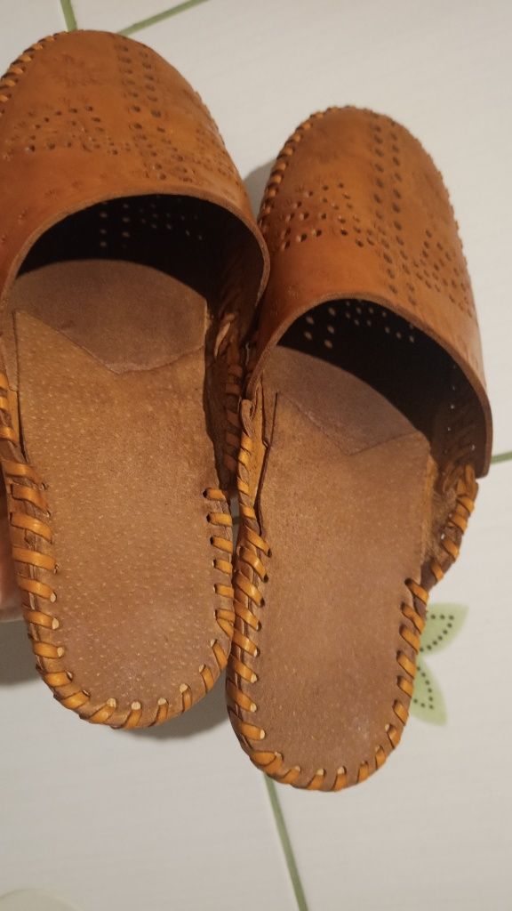 Góralskie klapki z  grubej naturalnej skóry, Rozmiar 41,5 / 42, 26 cm
