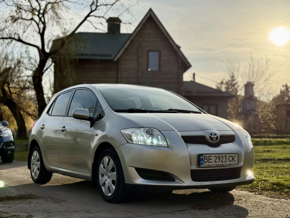 TOYOTA Auris, газ/бензин. Стан гарний