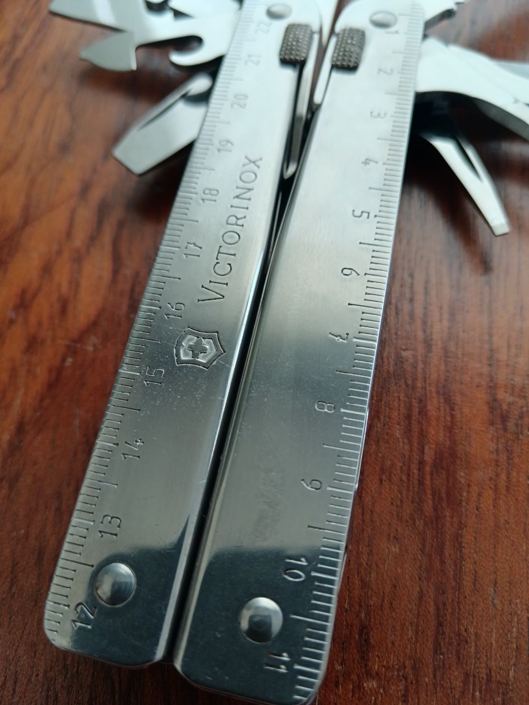 Ferramenta Victorinox Swiss Tool.
Tamanho grande.
Em estado