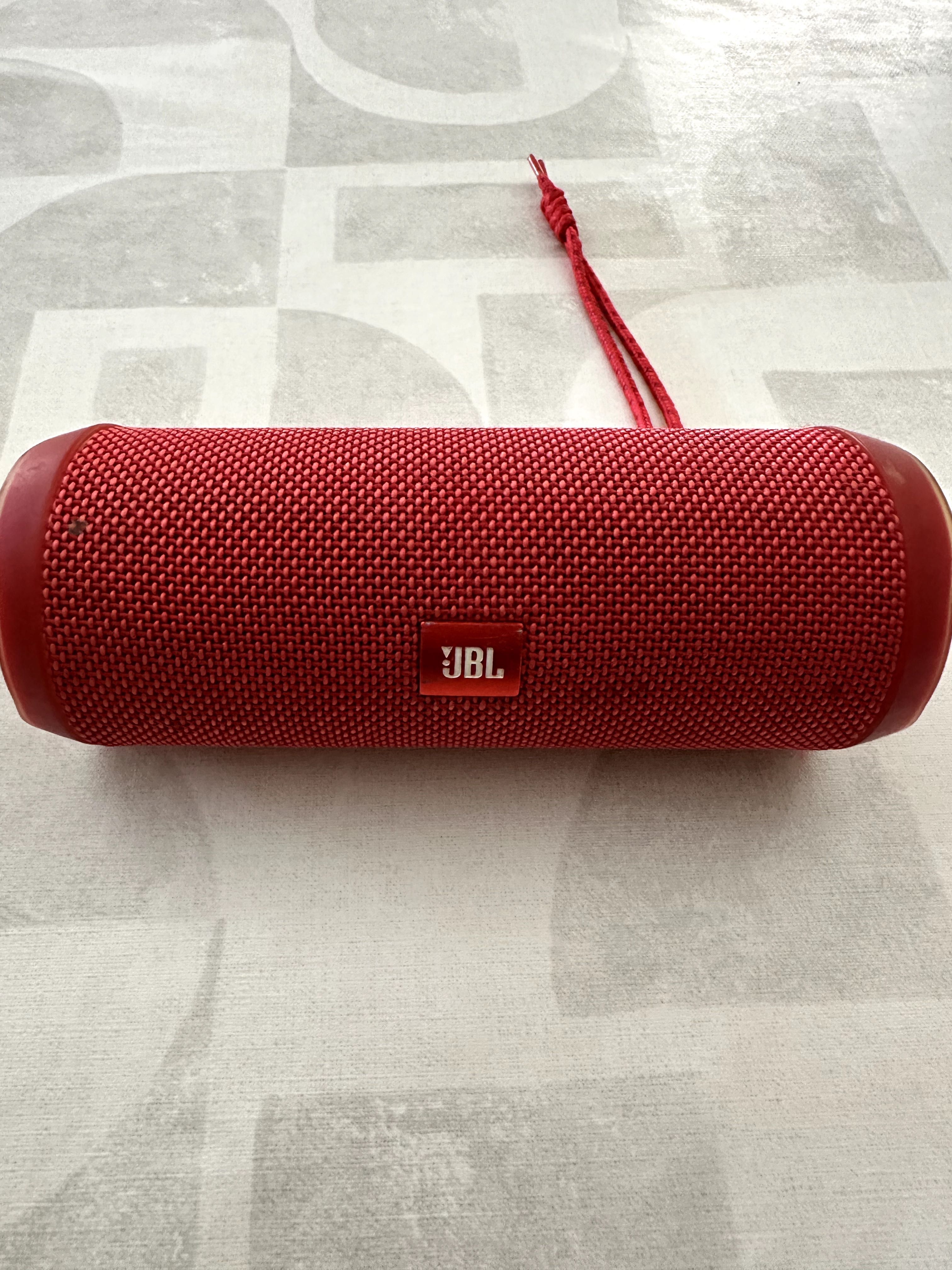 JBL Flip 4 coluna Bluetooth resistente (Alguns sinais de uso normal)