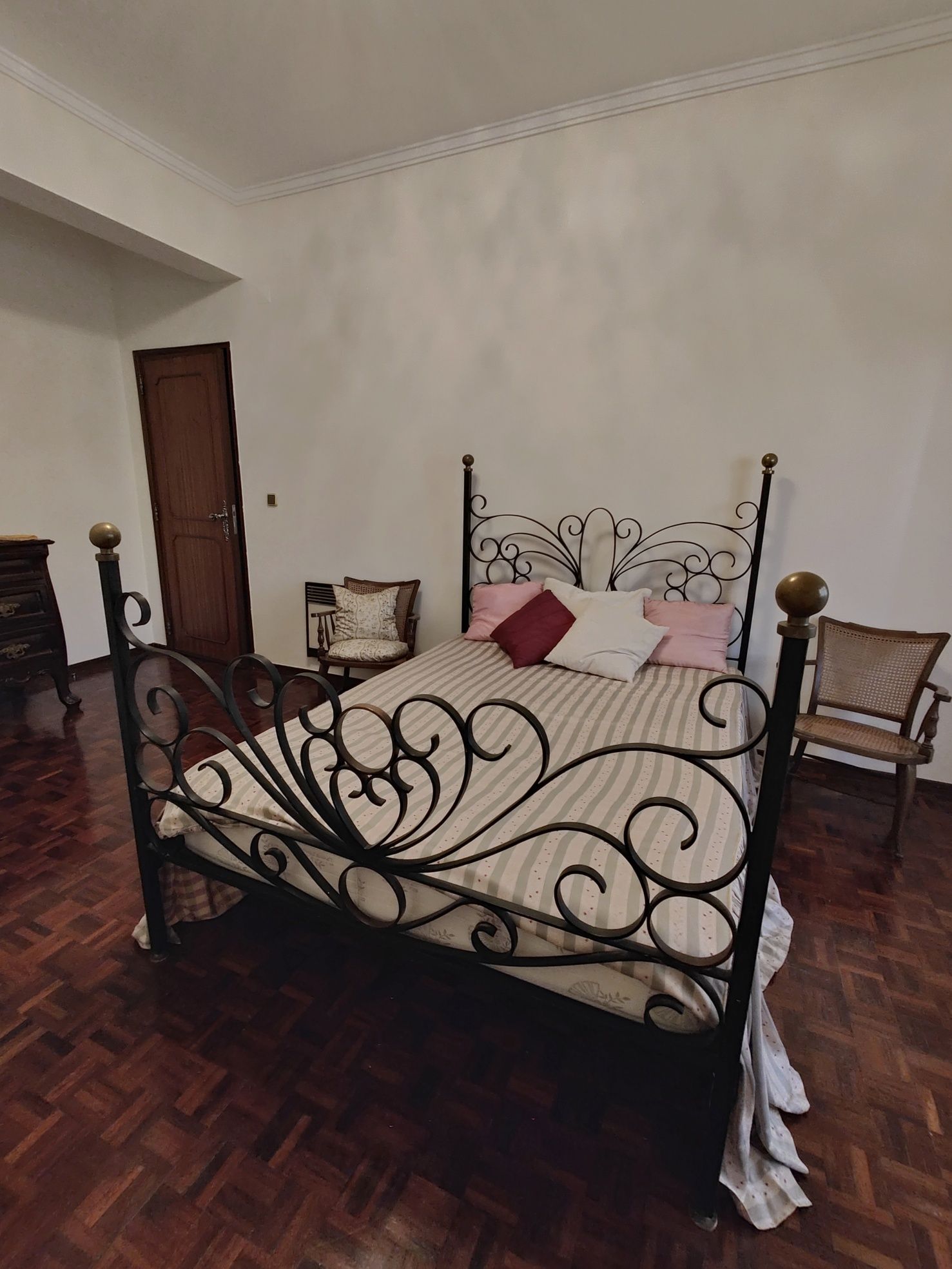 Cama de Vénus para Casal em Metal