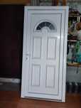 Porta de entrada em PVC