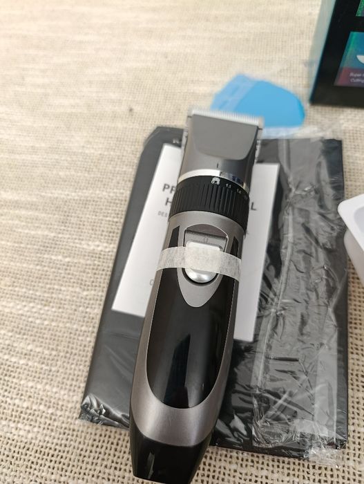 Nowa maszynka do strzyżenia oryginalnie zapakowana