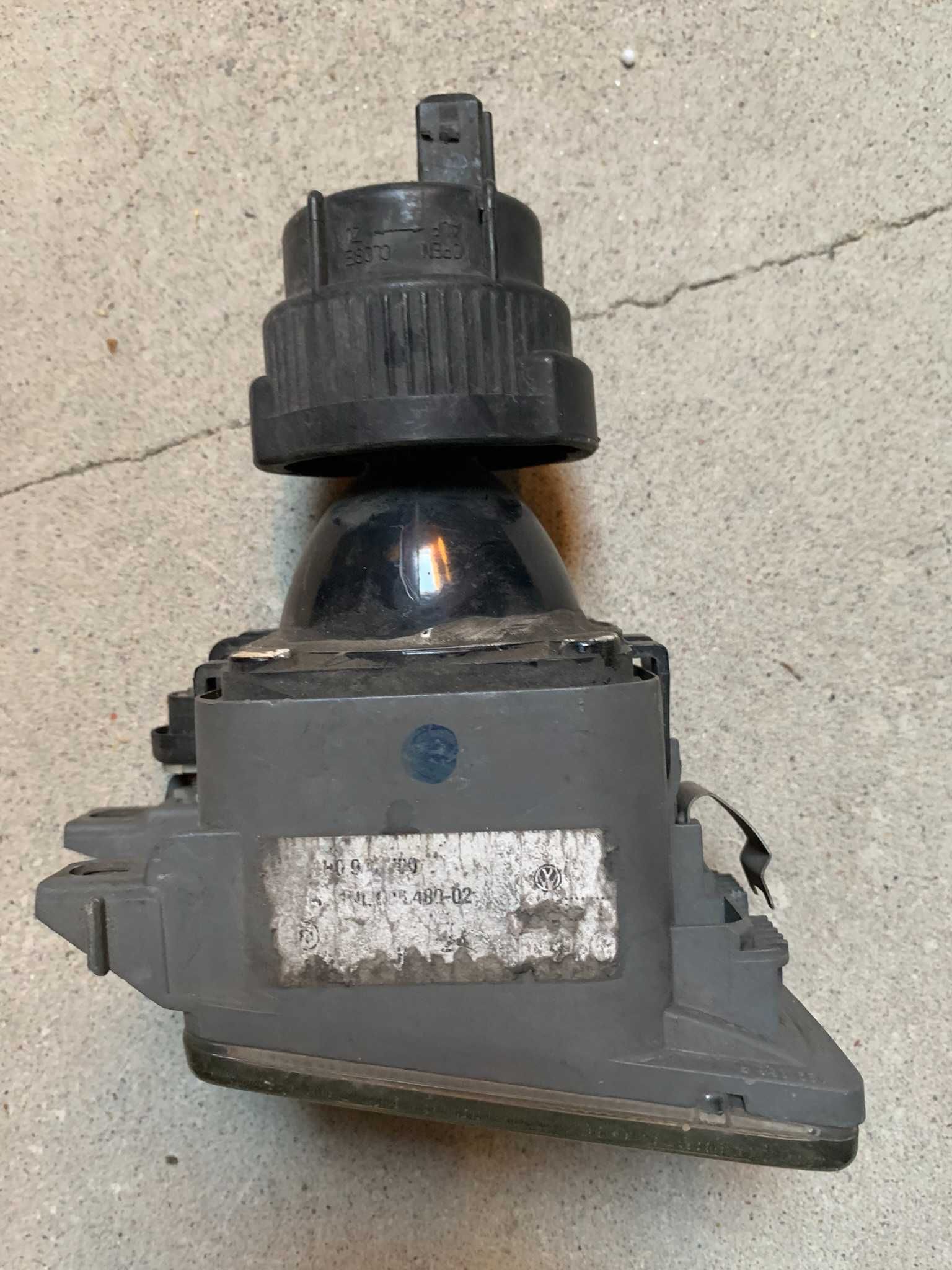 VW Golf III 3 91 - 99 VW Vento Halogen Lampa przeciwmgielna PRAWA