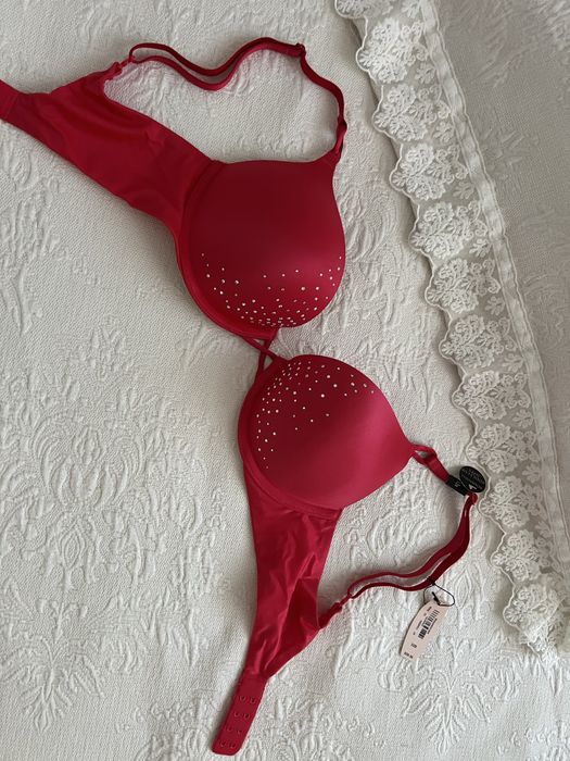 Бюстгалтер красный Victorias Secret