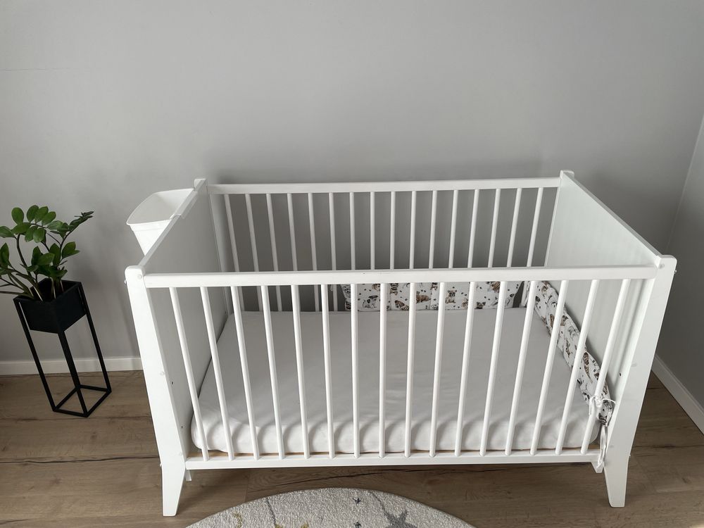 Łóżeczko dzieciece drewniane z materacem 60x120, poscielą i innymi akc