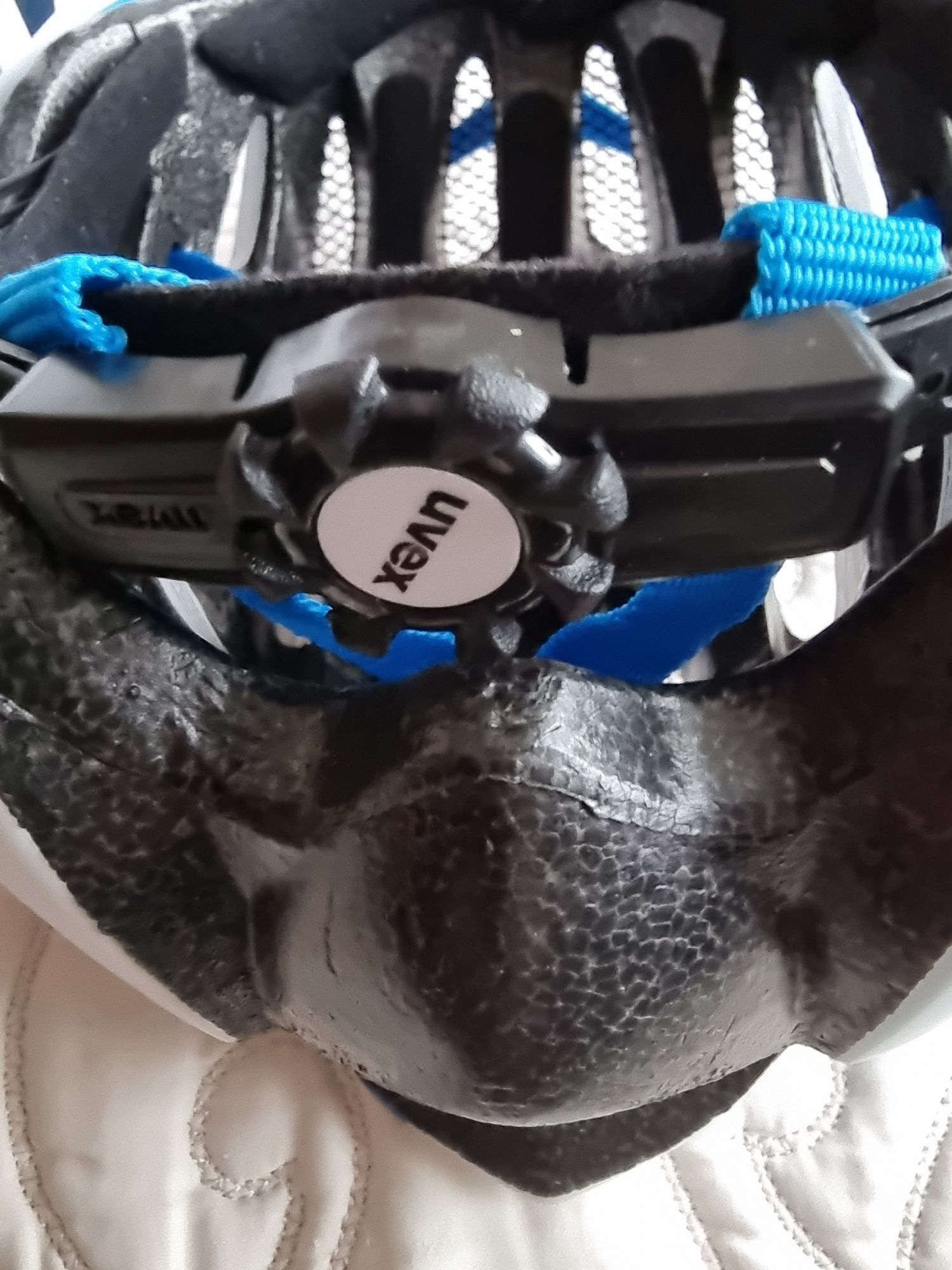 Kask rowerowy lub na hulajnogę firmy Uvex rozmiar 57-61
