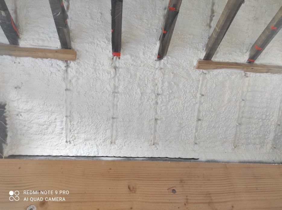 Piana Pur Ocieplenia poddaszy pianą poliuretanową Izolacje natryskowe.