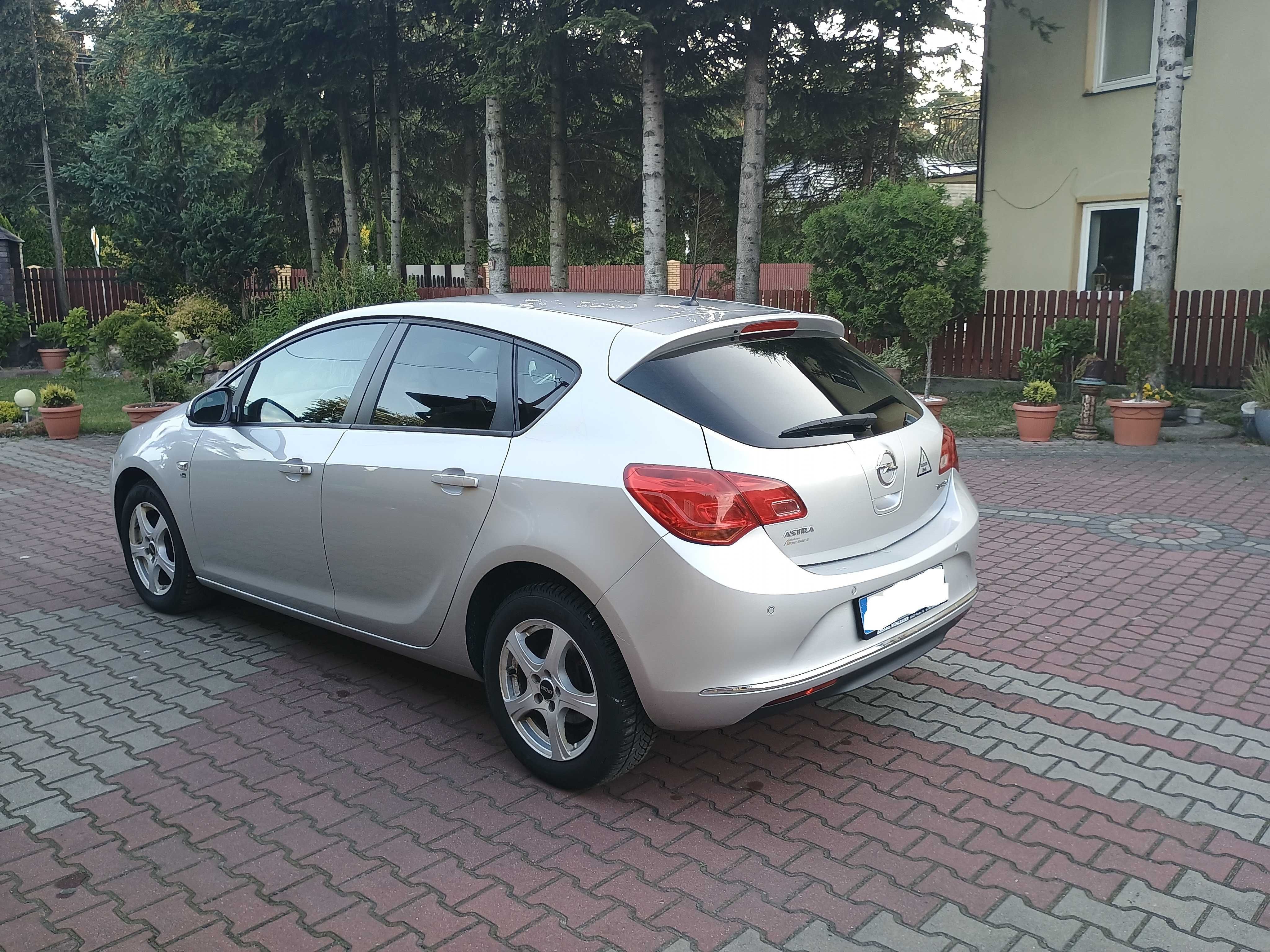 Opel Astra J 1,4T 140 KM BENZYNA 2013r