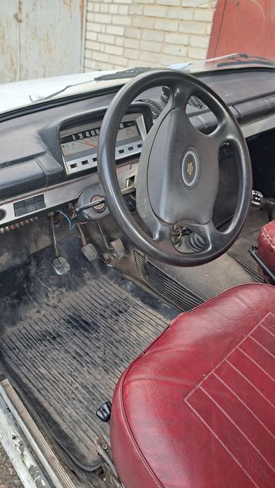 Vaz 2101 avto 1977r v. Na hody