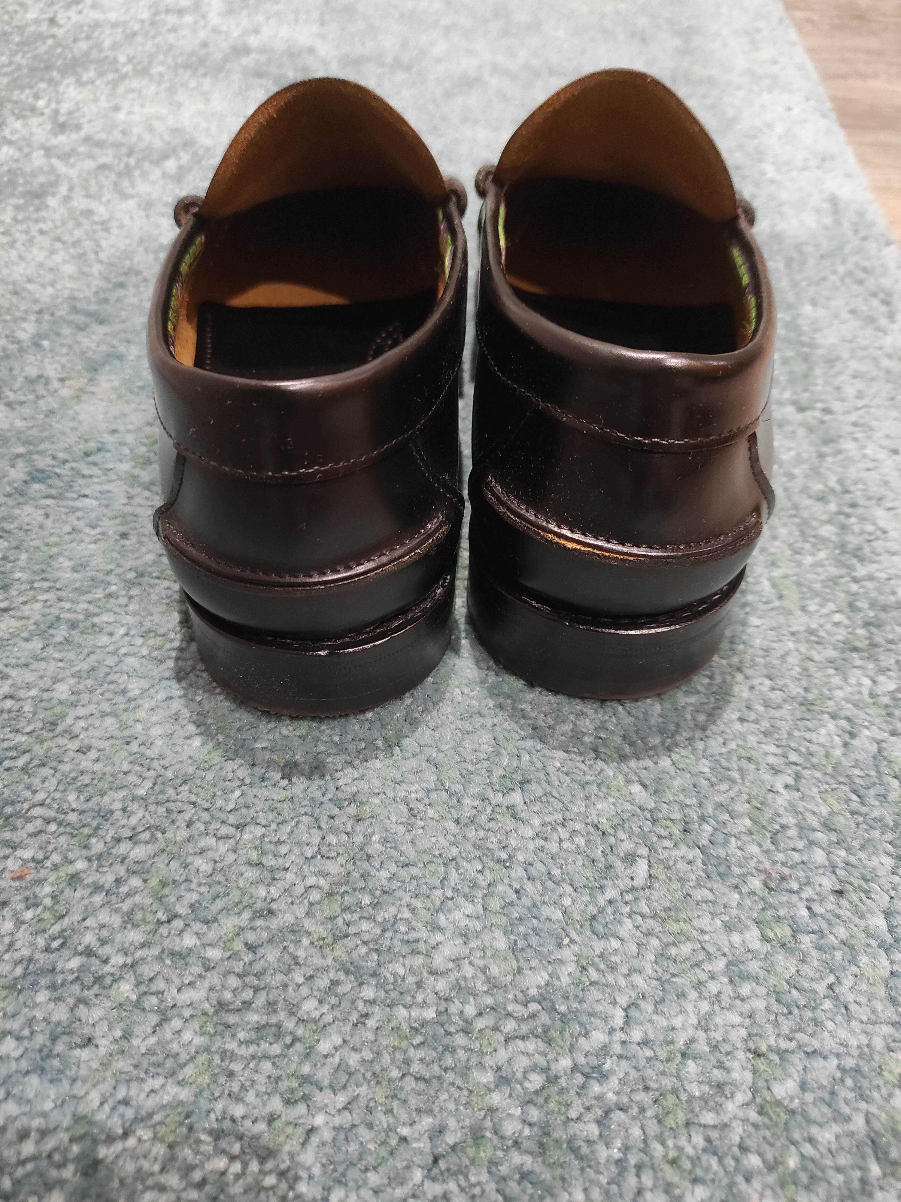 Mocassim em pele