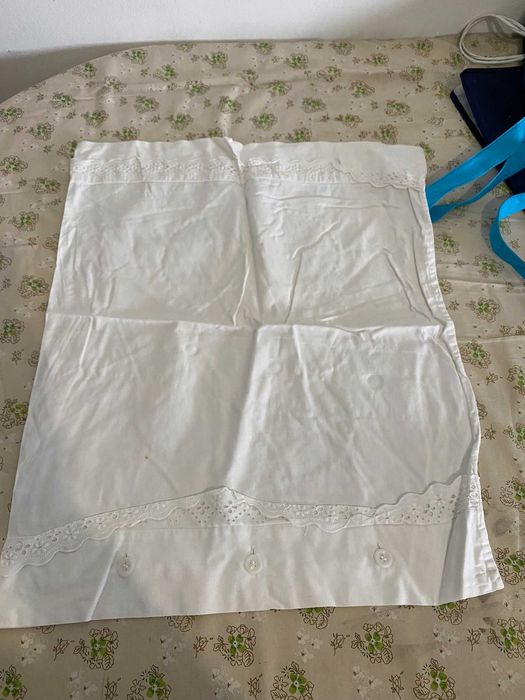 fronha branca com renda