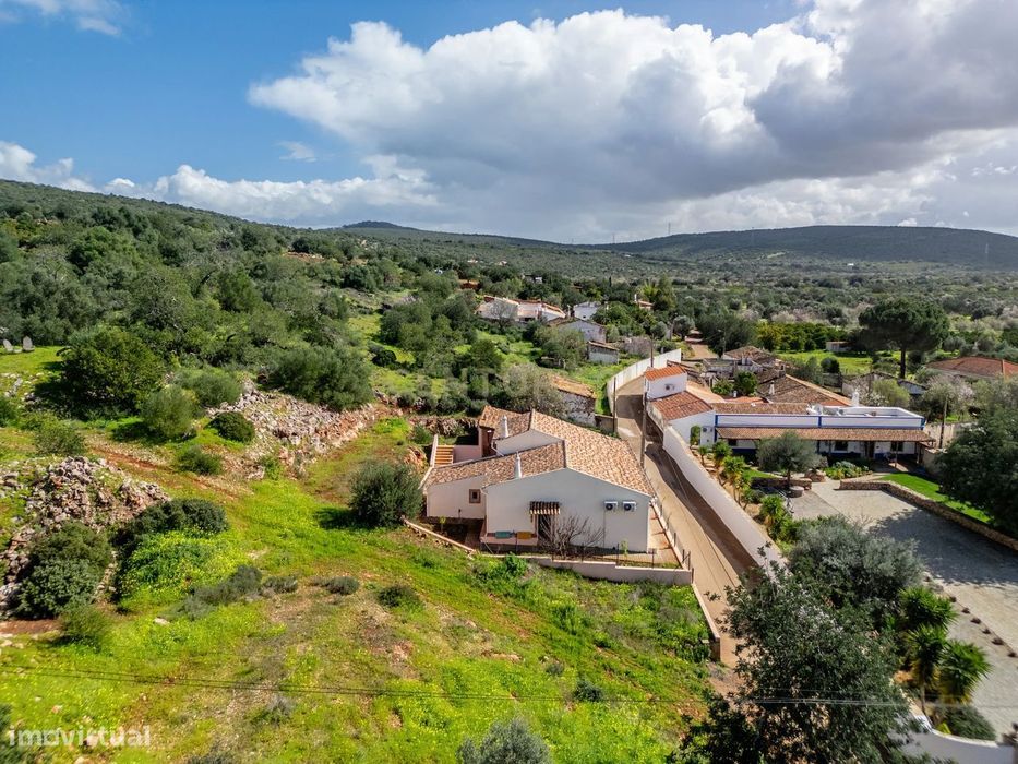 Quinta encantadora V3 com potencial de expansão perto de Albufeira