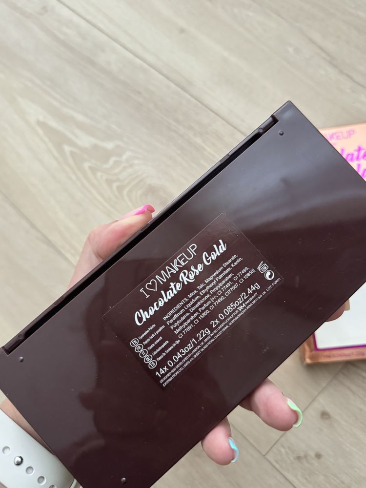 Paleta cieni do powiek Revolution Chocolate Rose Gold jak nowa