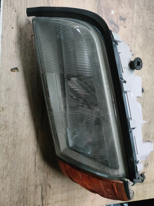 Mercedes W202 C-klasa reflektor lampa kierunkowskaz lewy przód