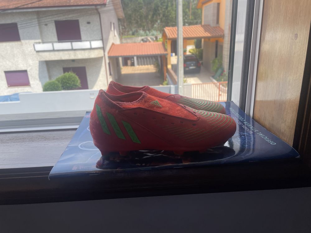 Chuteiras adidas tamanho 33