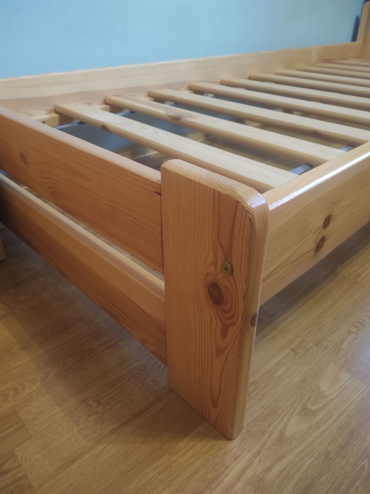 Łóżko drewniane 80x200 z materacem