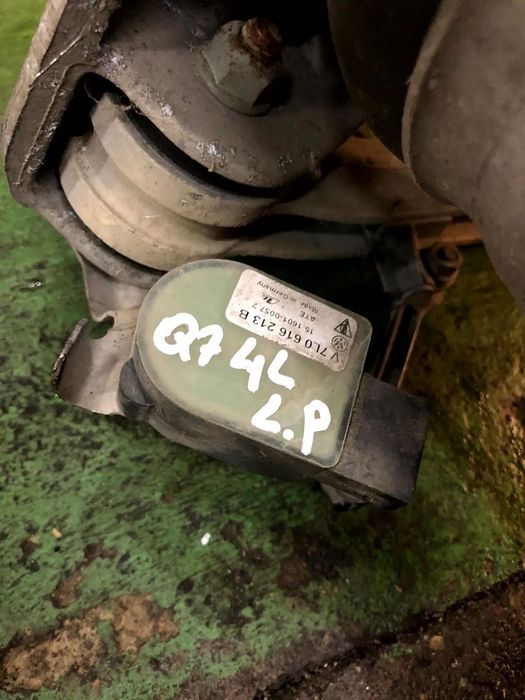 AUDI Q7 4L VW TOUAREG 7L CZUJNIK POZIOMOWANIA LEWY PRZÓD PRZEDNI 7L0616213B