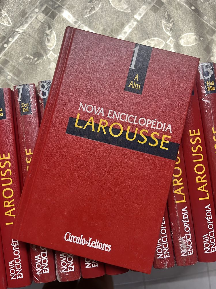 Nova Enciclopédia Larousse | Círculo de Leitores
