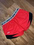 Красные женские шорты Under Armour.