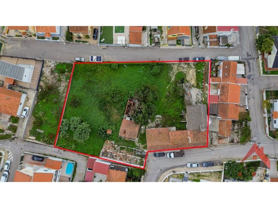 Terreno Urbano nas Quintinhas - Charneca da Caparica