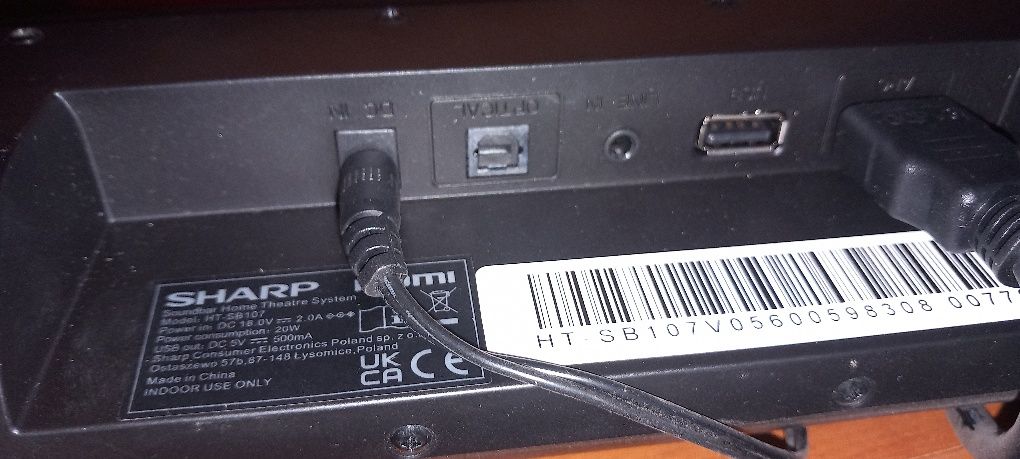 Sharp soundbar i subwoofer.