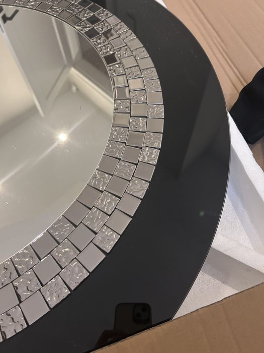 Piekne okrągłe lustro w stylu glamur