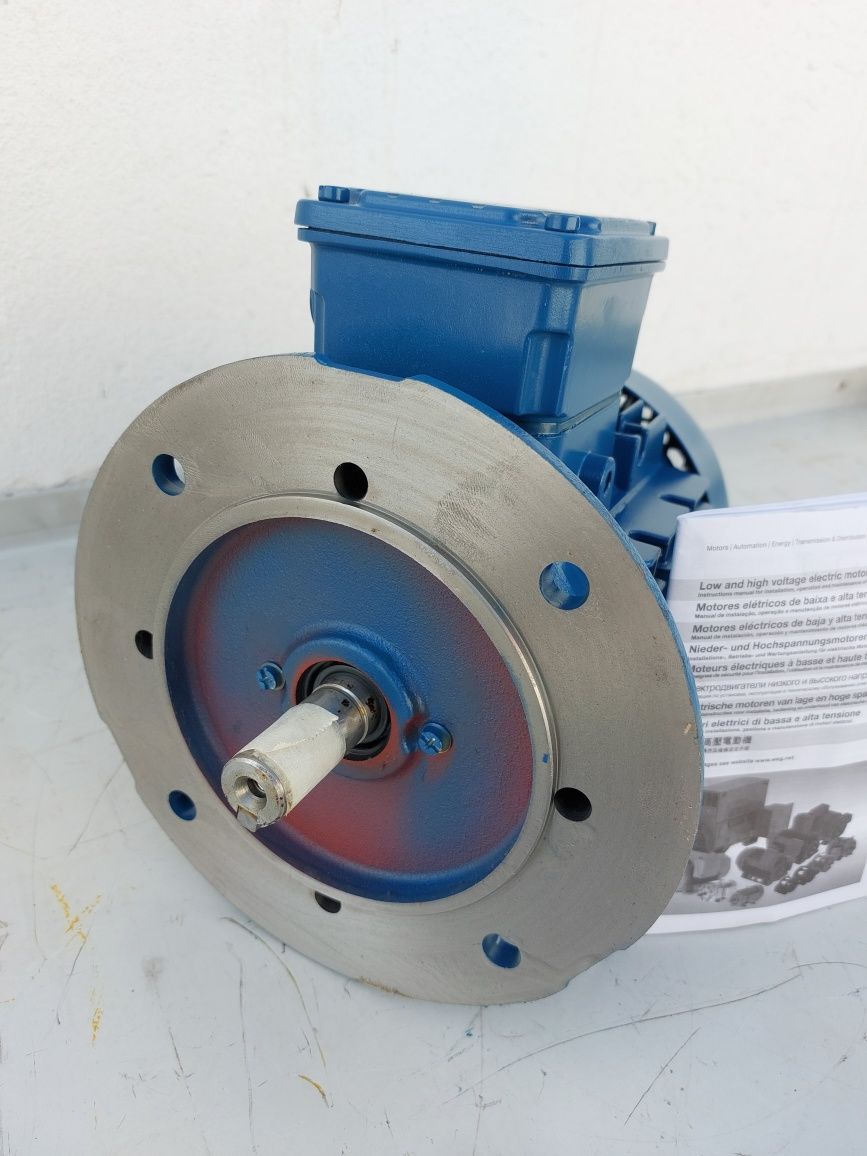 Motor trifásico 1 cv  c/ Falange 1500 rpm ( Novo )