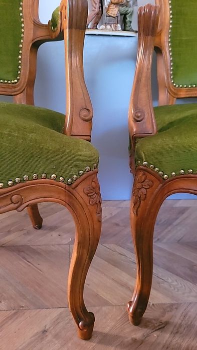 Fotel ludwik Filip z  litego drewna na sprezynach