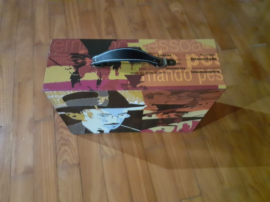 Mala publicitária em cartão,  nova.