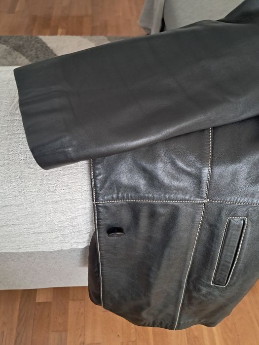 Casaco 3/4 em pele preto impecável