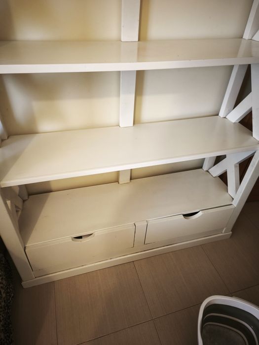 Vende se estante