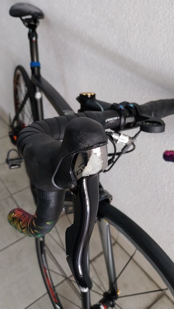 Btwin Alur700 - vários acessórios em carbono