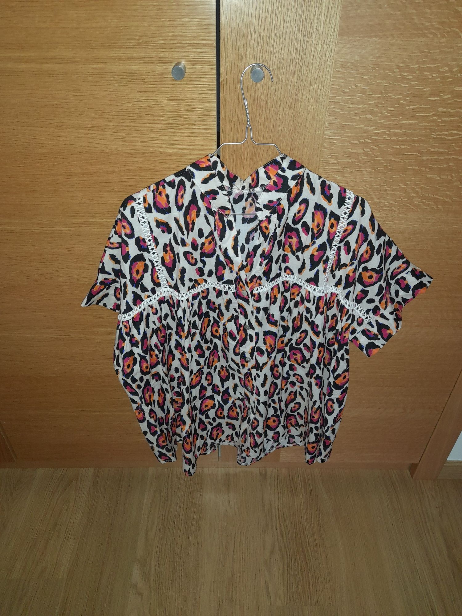 Vendo blusa de senhora nova com etiqueta