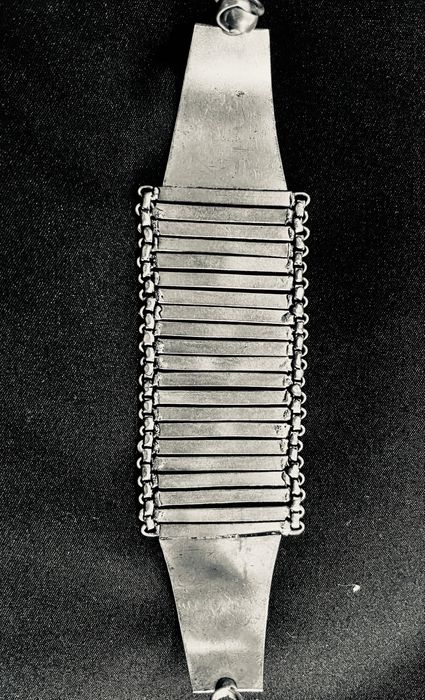 Pulseira da massimo dutti prateada julgo que é prata marroquina