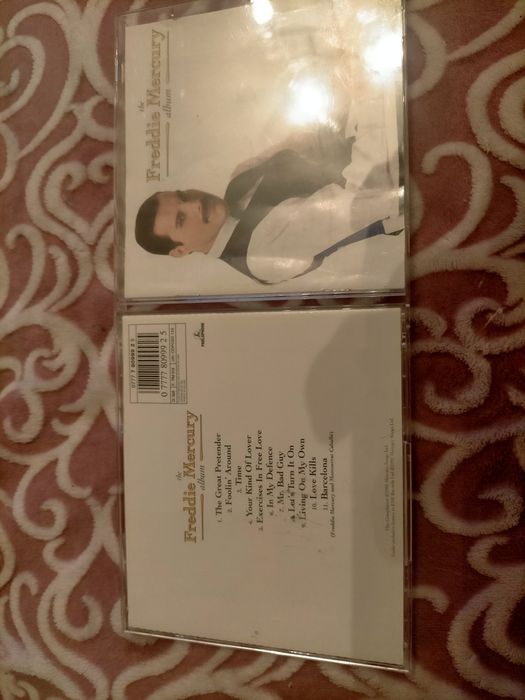 Vendo cd Freddie Mercury como novo