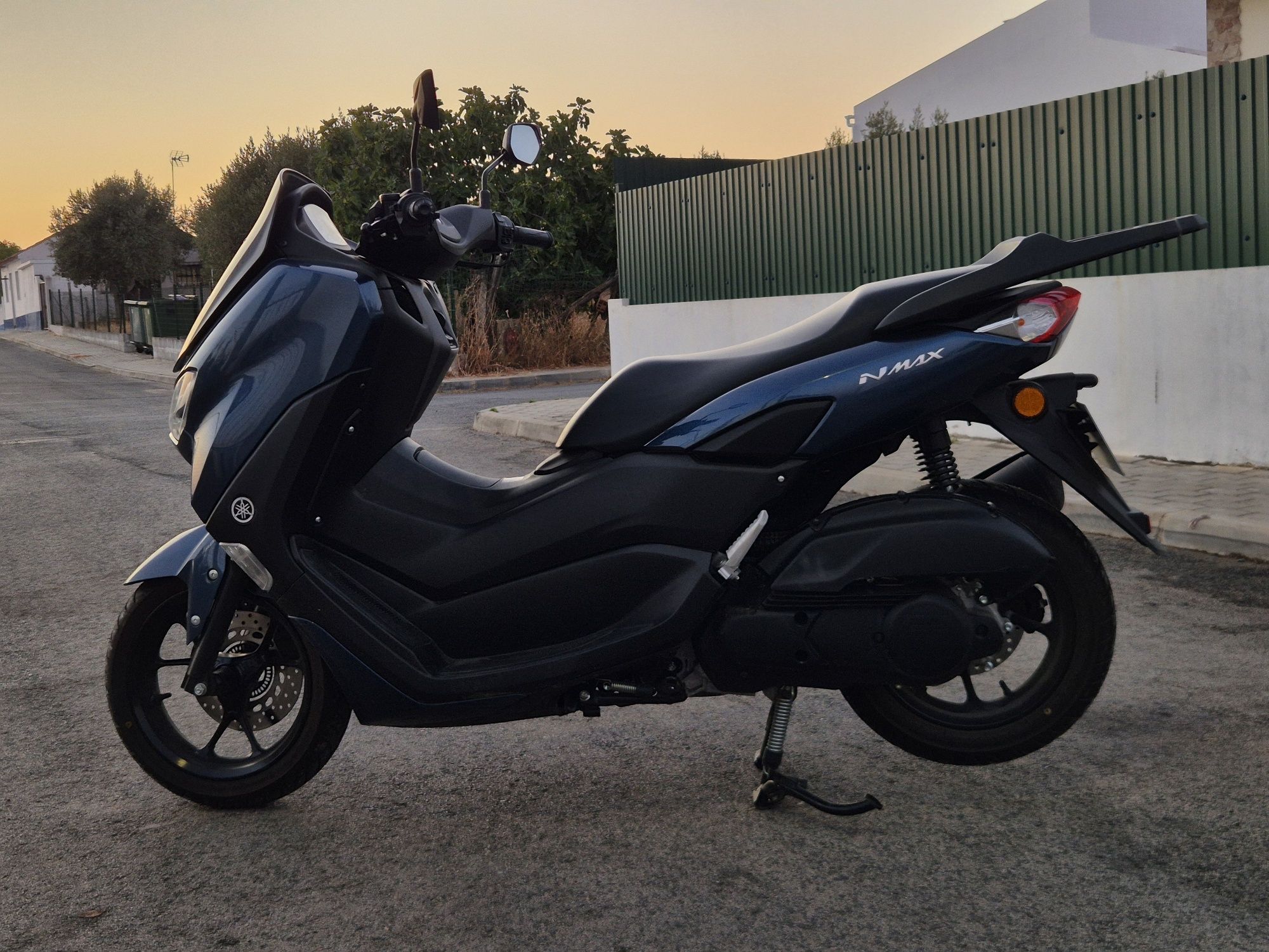 N MAX 125  negociável  2024