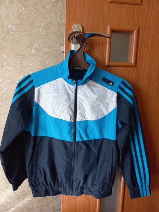 Летняя ветровка Adidas. Отличное состояние.