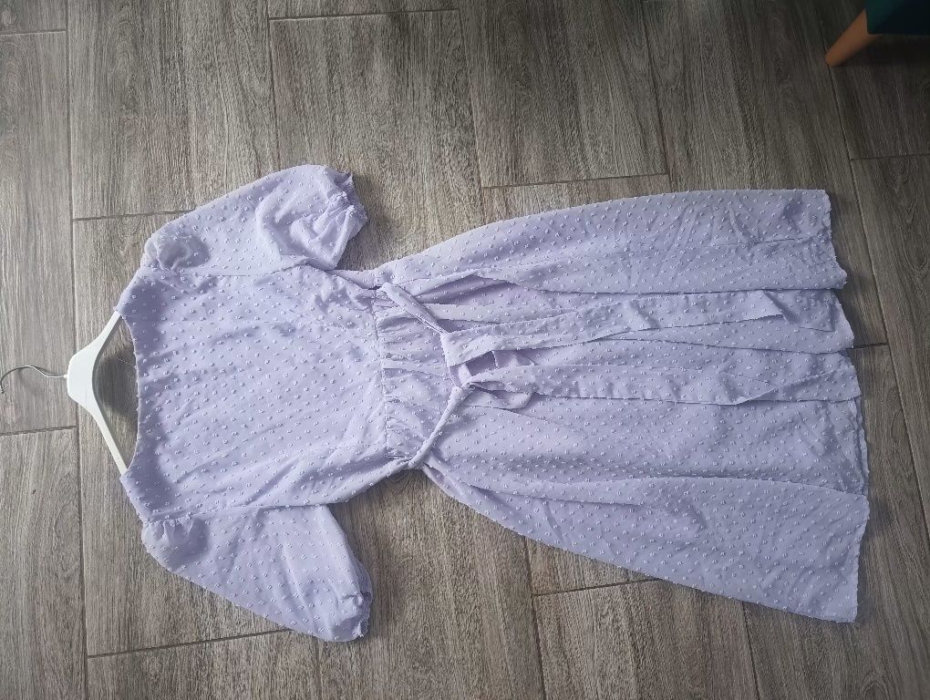 Liliowa sukienka kopertowa