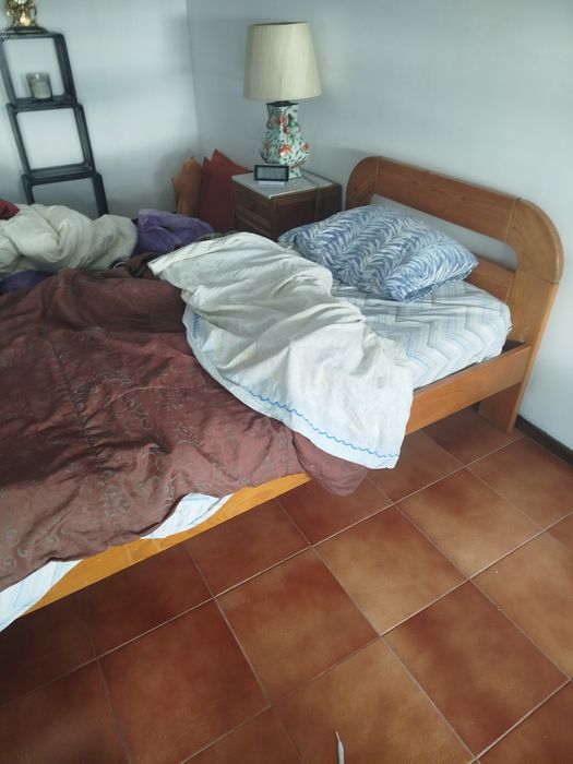 Cama de solteiro de encaixe sem parafusos. Posso entregar zona Oeiras