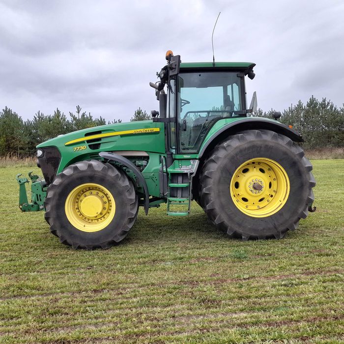 Ciągnik John Deere 7730