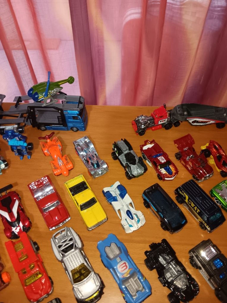 Carrinhos de Hotwheels