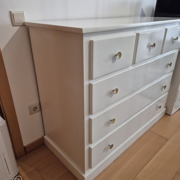 Cómoda em pinho maciço