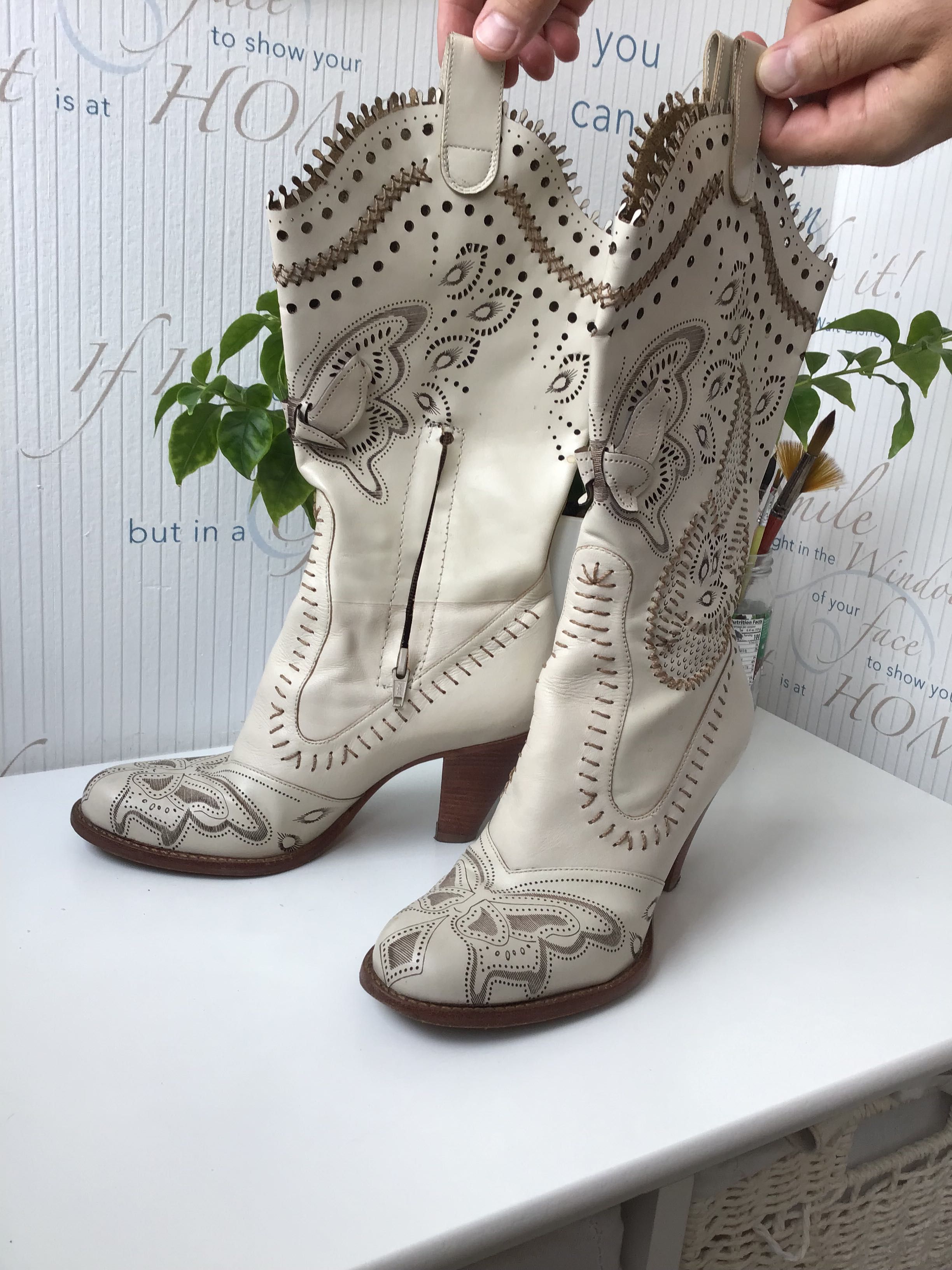 Продам женские сапоги Vince Camuto