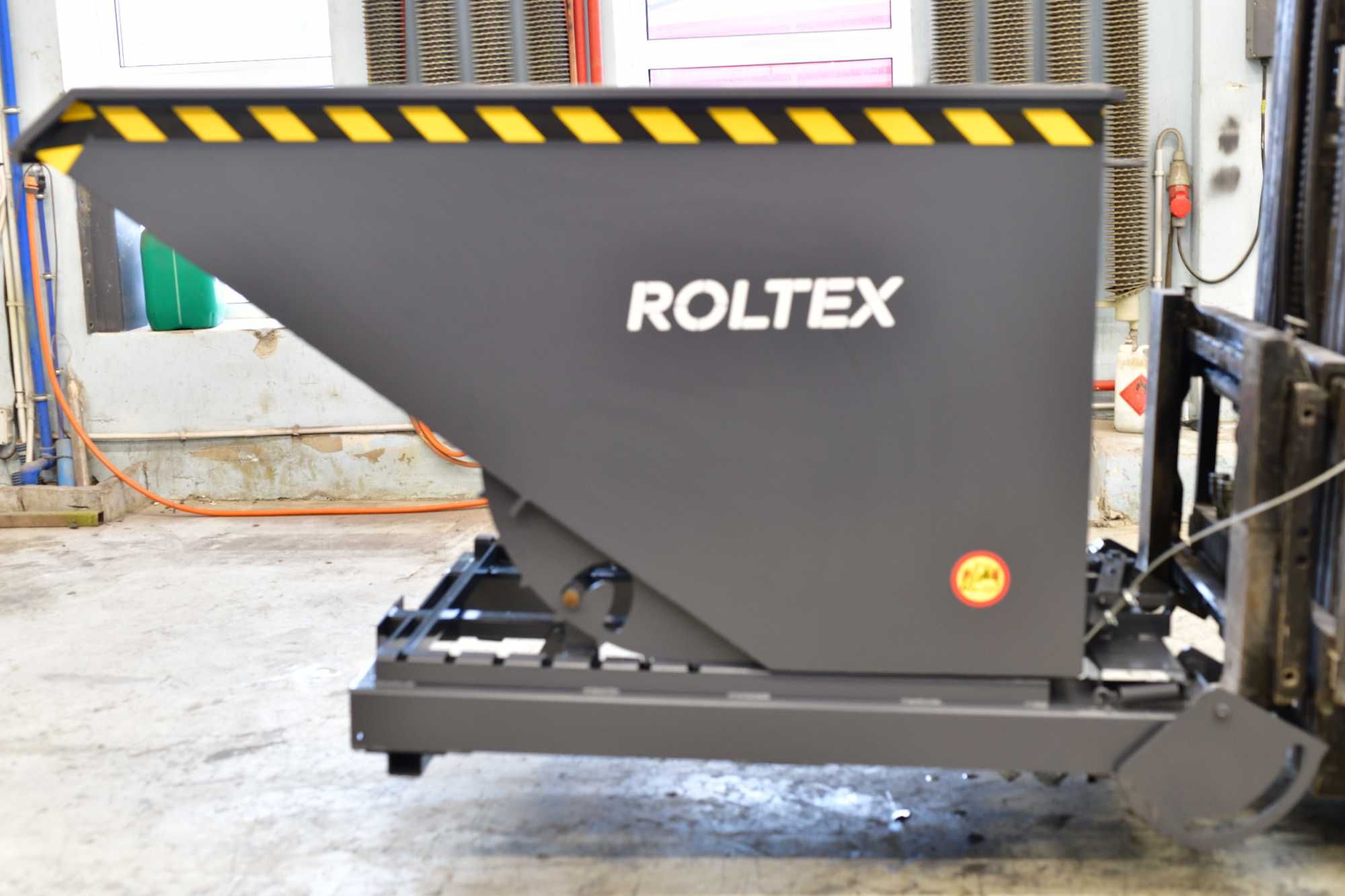 Kontener / Kontener samowyładowczy / Pojemnik metalowy 1100L