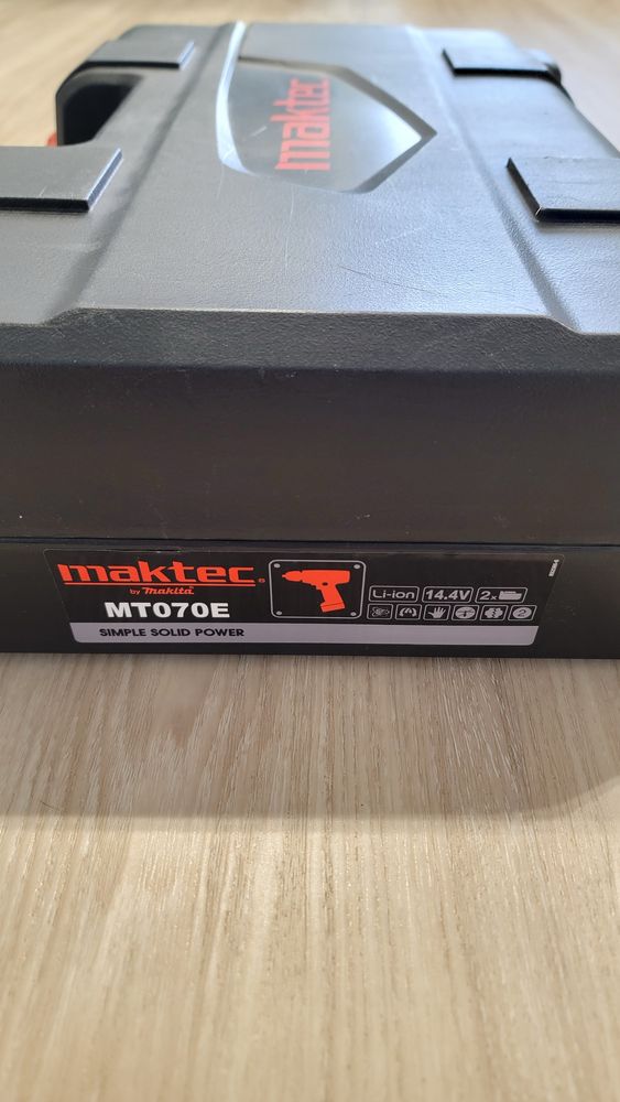 Акумуляторний шуруповерт Maktec (Makita) MT070